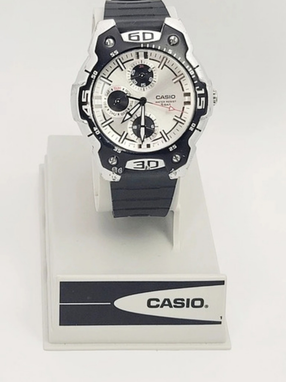 Vintage Casio MTR-302 1794 Men's Quartz Watch White Dial